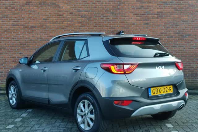Kia Stonic (2024) thumbnail 3
