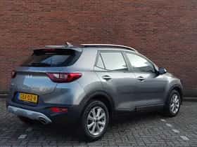 Kia Stonic (2024) thumbnail 4