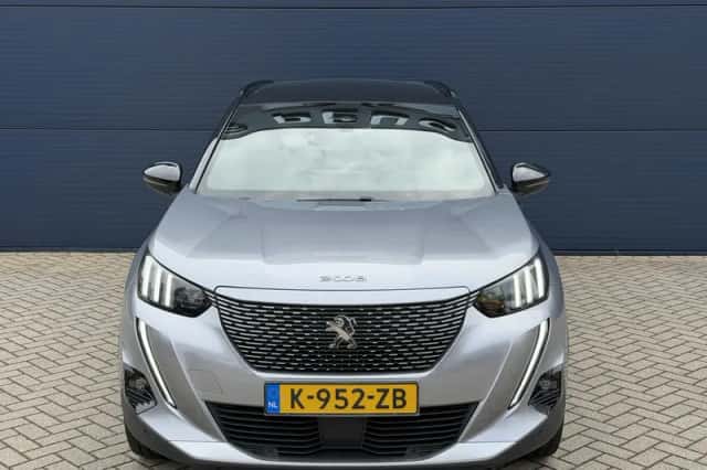Peugeot e-2008 (2021) thumbnail 3