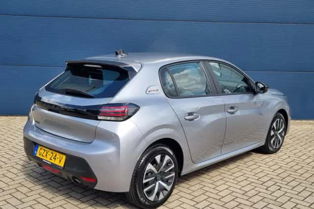 Peugeot 208 (2025) thumbnail 5