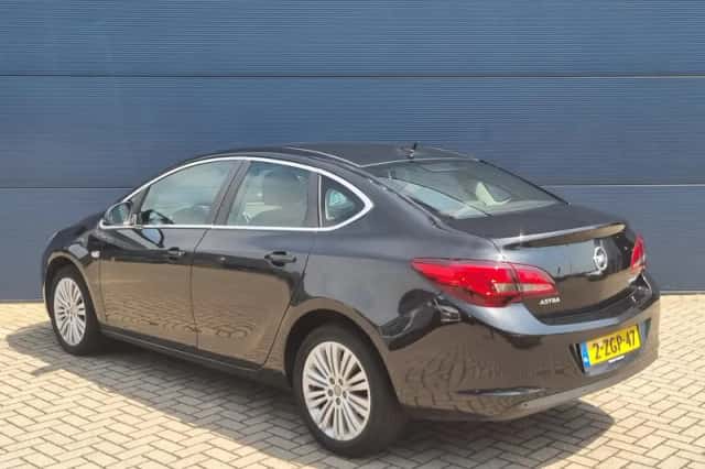 Opel Astra (2015) thumbnail 3