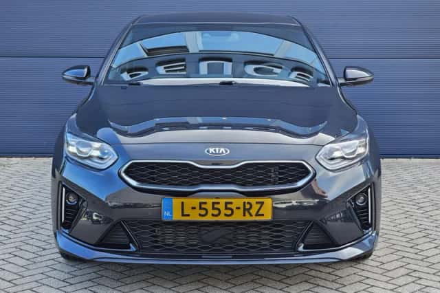 Kia Ceed (2021) thumbnail 2