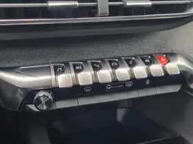 Peugeot 3008 (2017) thumbnail 23