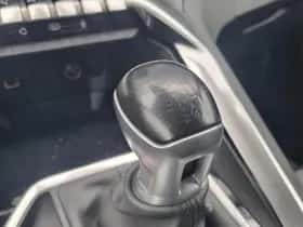 Peugeot 3008 (2017) thumbnail 25