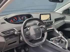 Peugeot 3008 (2017) thumbnail 9