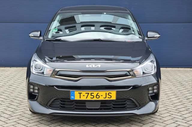 Kia Rio (2023) thumbnail 2