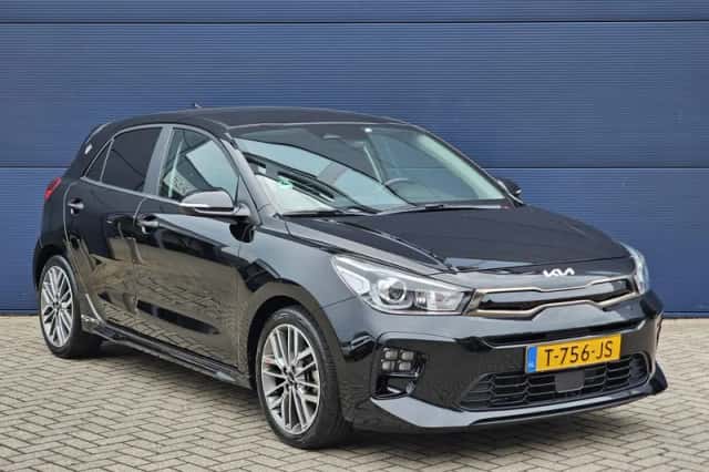 Kia Rio (2023) thumbnail 3