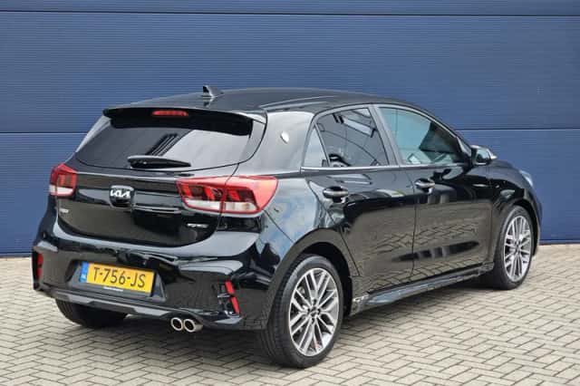 Kia Rio (2023) thumbnail 5