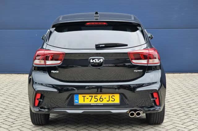 Kia Rio (2023) thumbnail 6