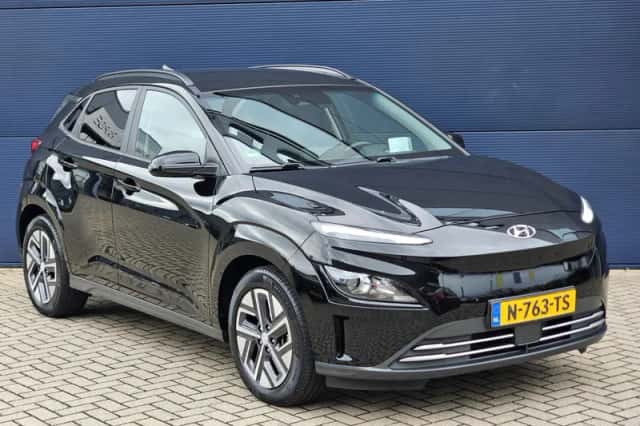 Hyundai Kona (2022) thumbnail 3