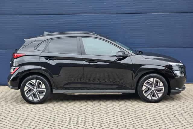 Hyundai Kona (2022) thumbnail 4