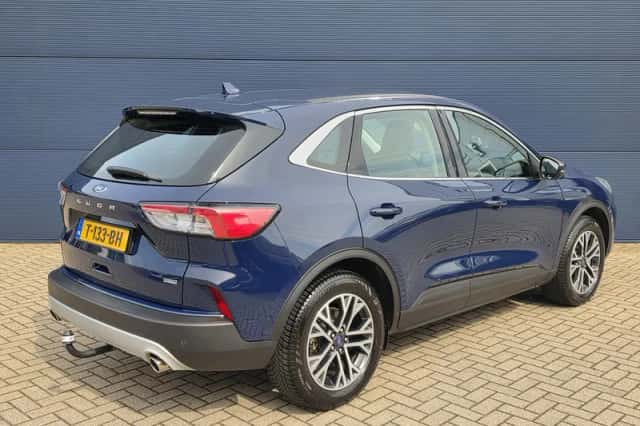 Ford Kuga (2021) thumbnail 5