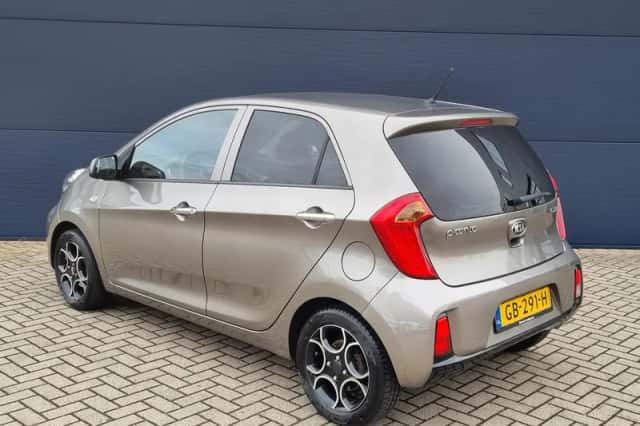 Kia Picanto (2015) thumbnail 3