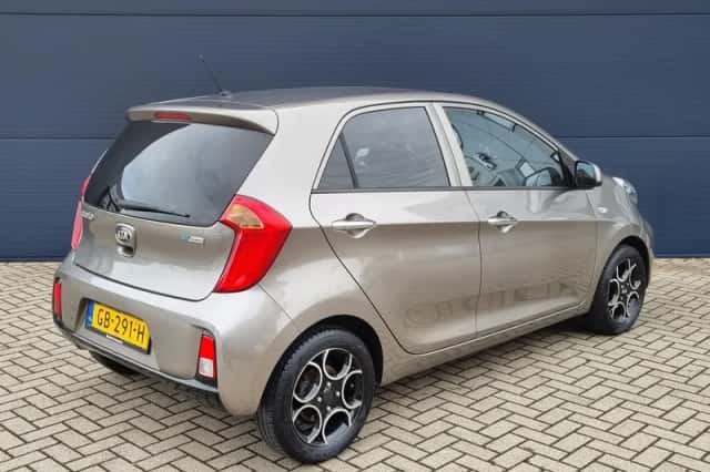 Kia Picanto (2015) thumbnail 5