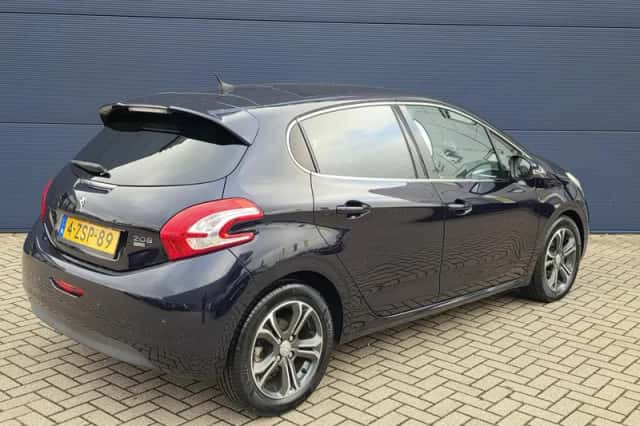 Peugeot 208 (2015) thumbnail 5