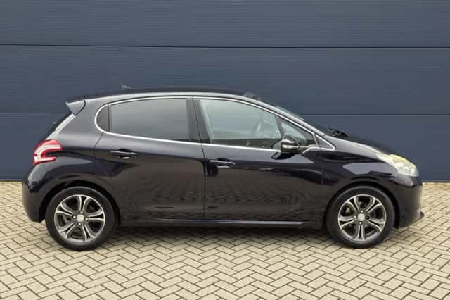 Peugeot 208 (2015) thumbnail 6