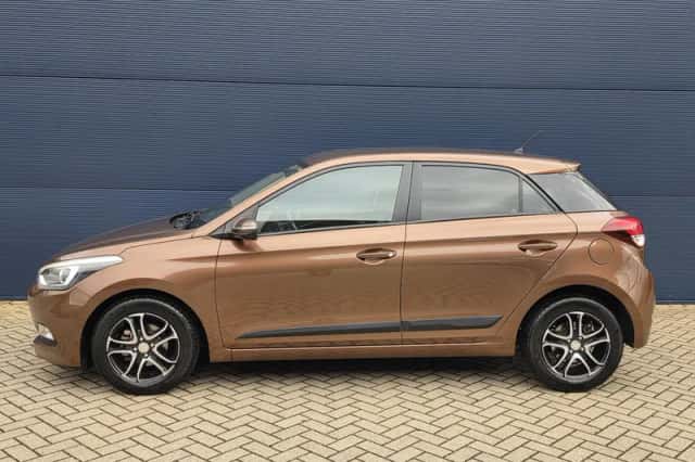 Hyundai i20 (2015) thumbnail 2