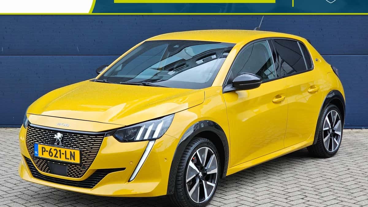 Peugeot e-208 (2022) — foto 1
