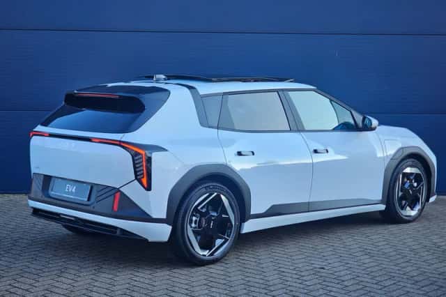 Kia EV4 (2026) thumbnail 2