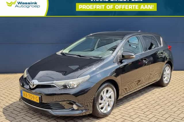 Toyota Auris (2017) thumbnail 1