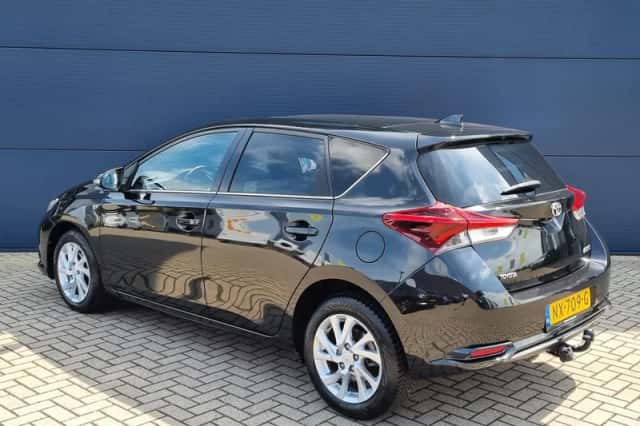 Toyota Auris (2017) thumbnail 3