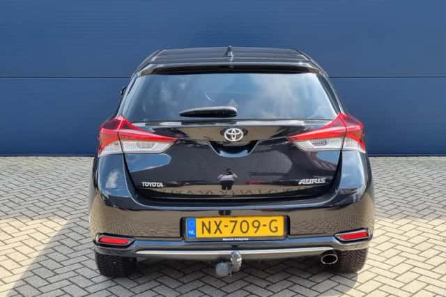 Toyota Auris (2017) thumbnail 4