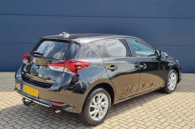 Toyota Auris (2017) thumbnail 5