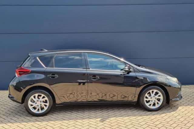 Toyota Auris (2017) thumbnail 6