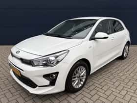 Kia Rio (2021) thumbnail 2