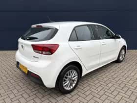 Kia Rio (2021) thumbnail 3