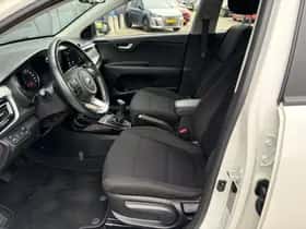 Kia Rio (2021) thumbnail 26