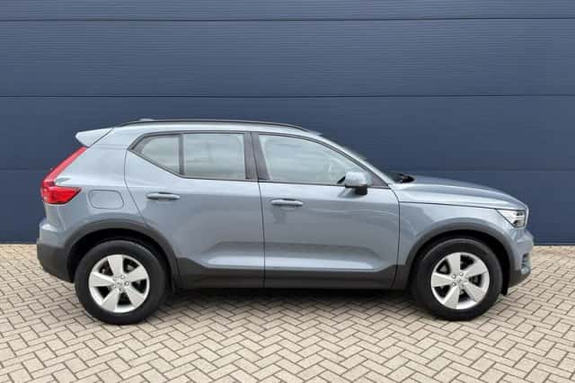 Volvo XC40 (2020) thumbnail 3
