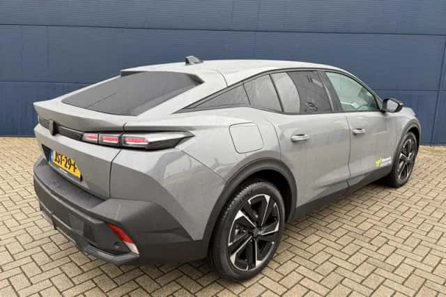Peugeot 408 (2025) thumbnail 5