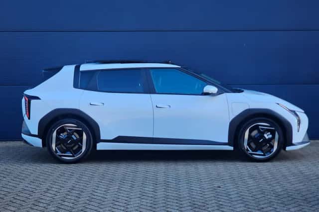 Kia EV4 (2026) thumbnail 3