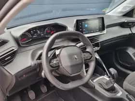 Peugeot 208 (2023) thumbnail 9