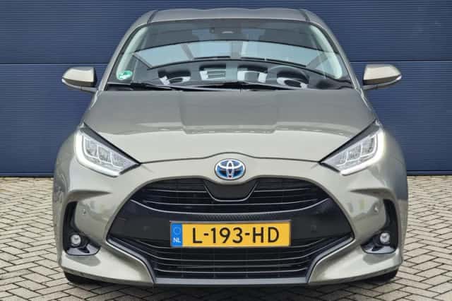 Toyota Yaris (2021) thumbnail 2
