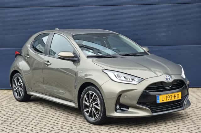 Toyota Yaris (2021) thumbnail 3