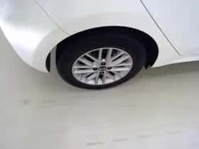 Kia Rio (2021) thumbnail 5