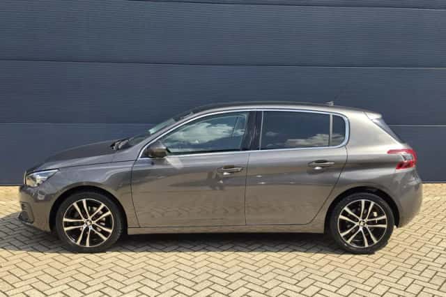 Peugeot 308 (2017) thumbnail 2