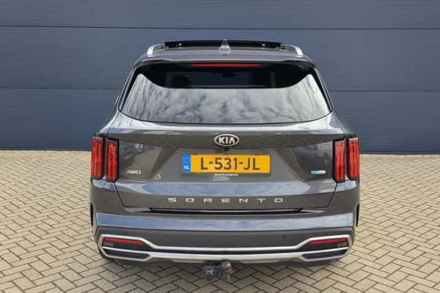 Kia Sorento (2021) thumbnail 4
