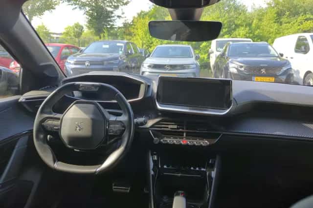 Peugeot e-208 (2021) thumbnail 4