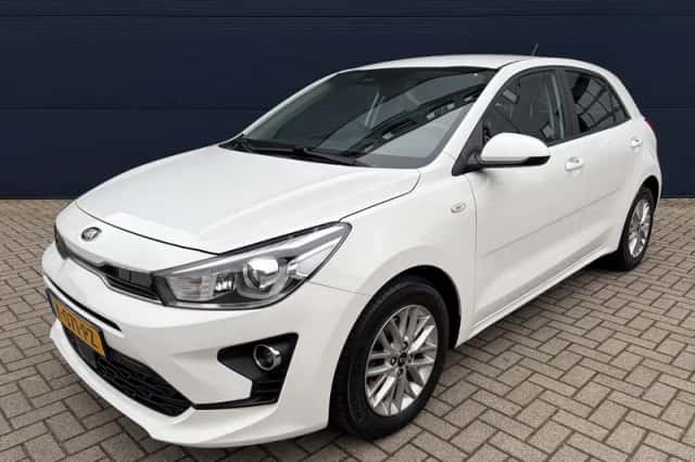 Kia Rio (2021) thumbnail 3