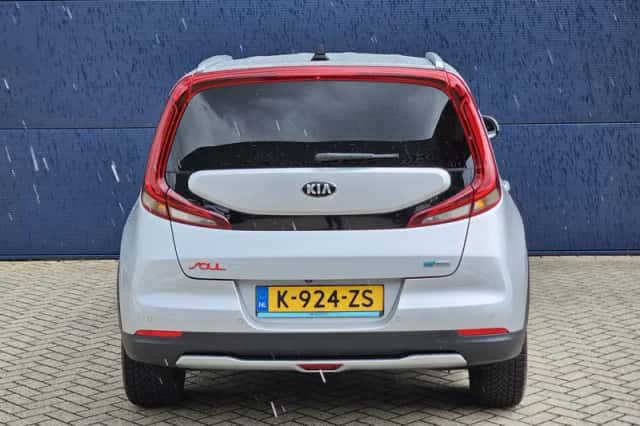 Kia Soul EV (2021) thumbnail 6