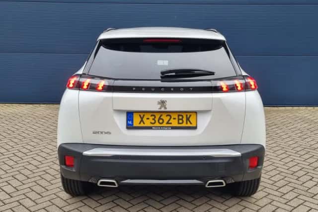 Peugeot 2008 (2023) thumbnail 5