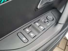 Peugeot 2008 (2023) thumbnail 25