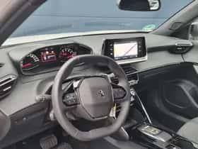 Peugeot 2008 (2023) thumbnail 9