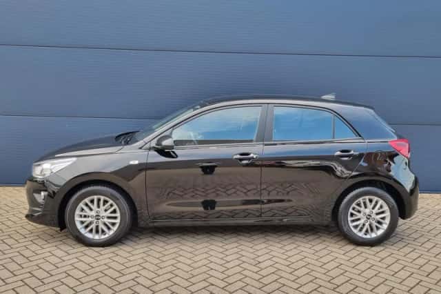 Kia Rio (2021) thumbnail 2
