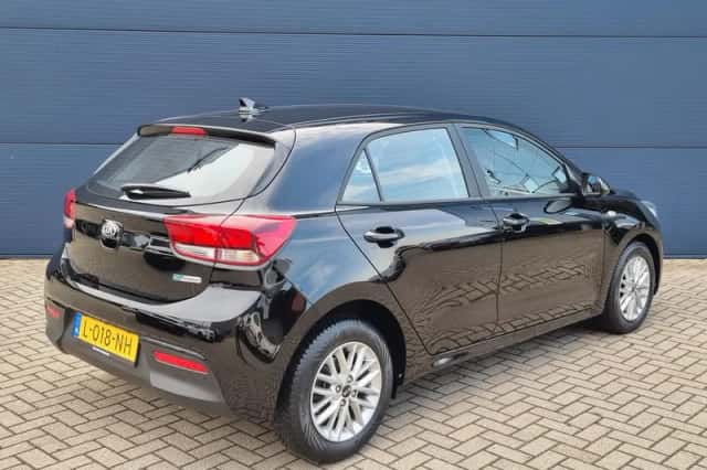 Kia Rio (2021) thumbnail 5