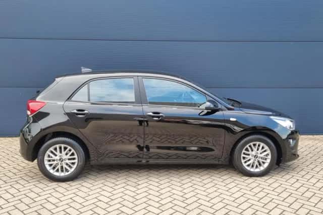 Kia Rio (2021) thumbnail 6