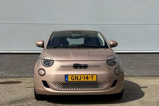 Fiat 500 (2024) thumbnail 2